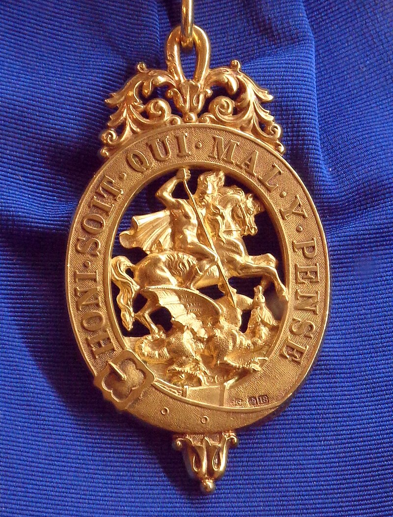 Награды: ордена, медали - Страница 4 800px-Order_of_the_Garter_badge_%28United_Kingdom%29_-_Tallinn_Museum_of_Orders