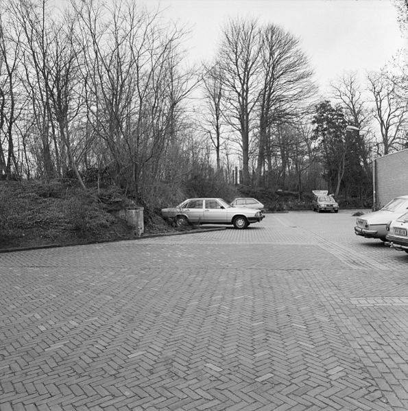 File:Overzicht achterzijde Molenwal ter hoogte van parkeerplaats. - Steenwijk - 20205316 - RCE.jpg