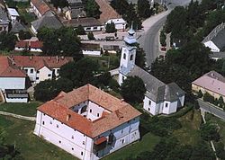 Preĝejo Sankta Stefano la 1-a (Hungario) en Ozora (aerfoto)