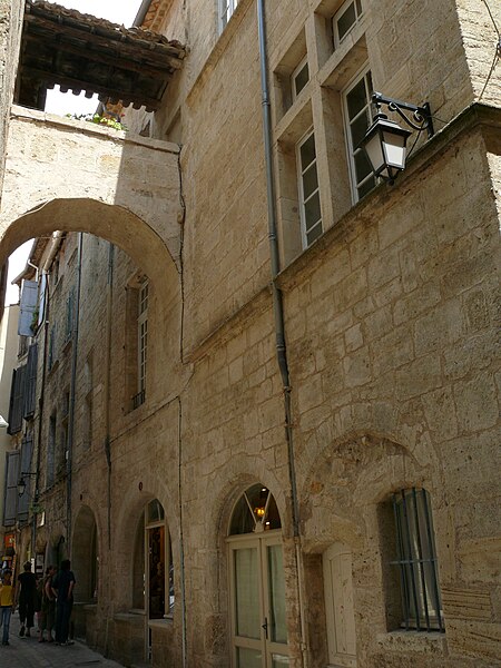 File:Pézenas - Hôtel de Nizas - Façade rue de la Triperie-Vieille -241.jpg