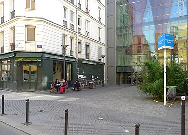 Au n° 19, la cité Traëger.