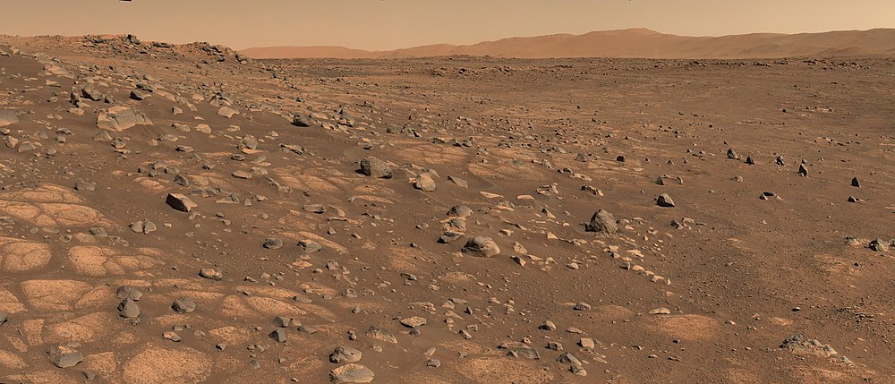 Panorama van het oppervlak van Mars in de krater van het meer, gemaakt door de Perseverance-rover op 8 juli 2021