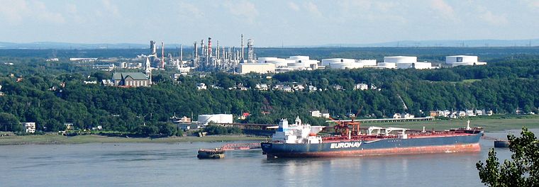 Raffinerie Jean-Gaulin d'Ultramar dans le quartier Saint-Romuald à Lévis