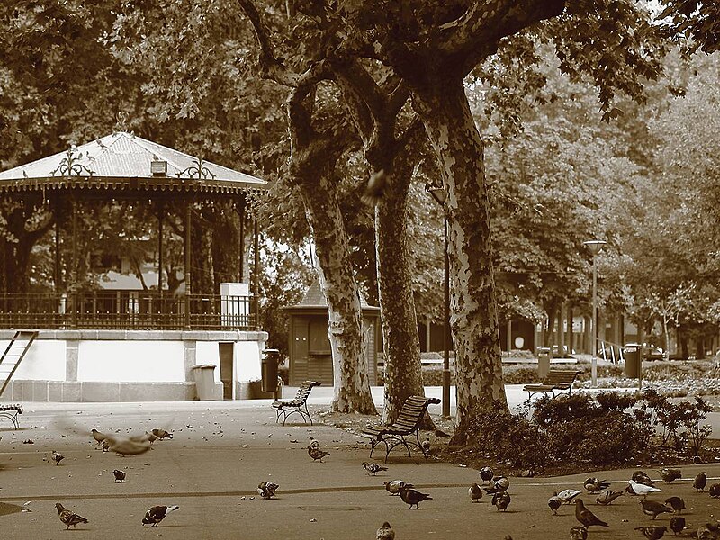 File:Parque (5990615838).jpg