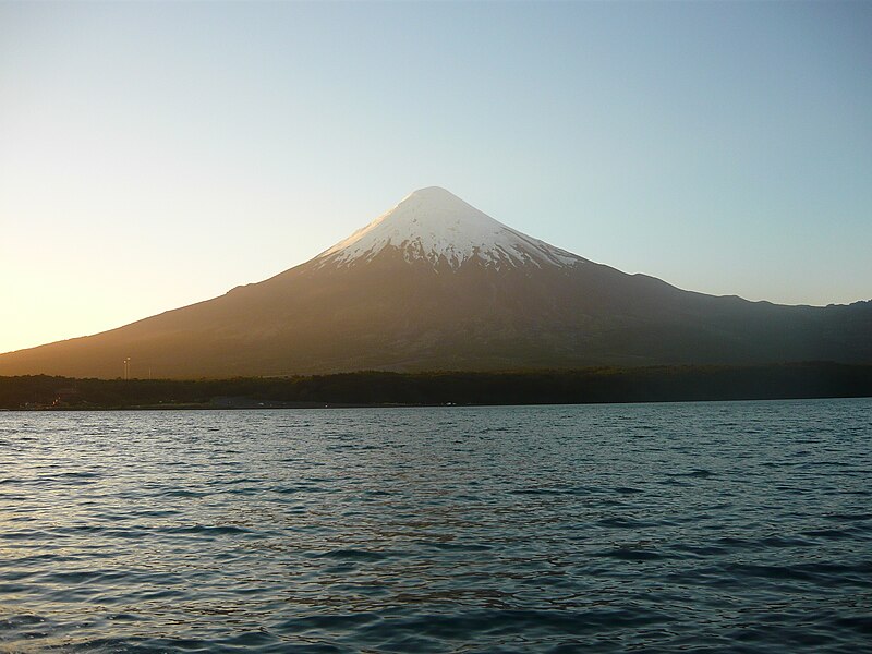 File:Passeio Sul - Chile - Volcán (31).JPG