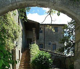 Ehemaliges Wohnhaus mit kleinem Garten