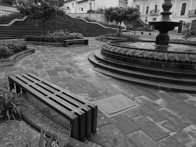 File:Plaza de San Blas, Quito pic.bb9244.jpg