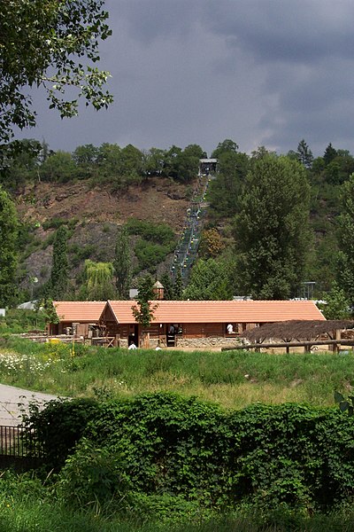 File:Praha, Troja, ZOO, lanová dráha.JPG