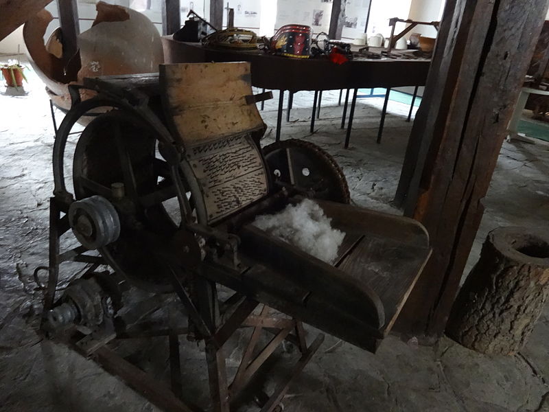 File:Processing Wool Machine.JPG