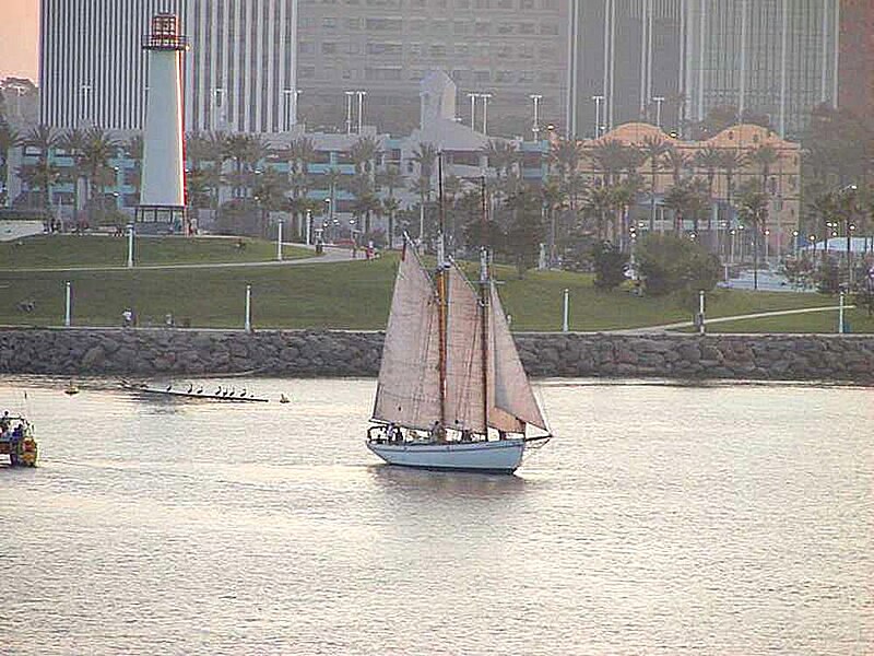 File:Queen mary ships boats ocean lighthouses water.jpg