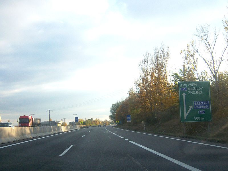 File:R52 Rajhrad.JPG