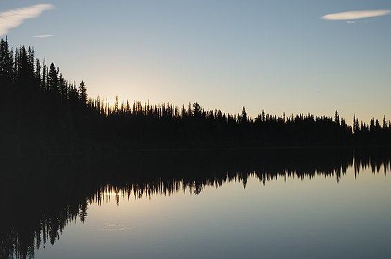 en:Bowron Lake Provincial Park