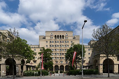 So kommt man zu dem Reumannhof mit den Öffentlichen - Mehr zum Ort Hier