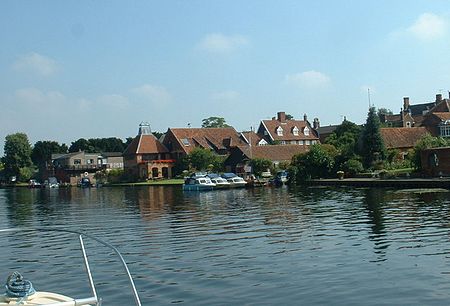 RiverWaveneyAtBeccles