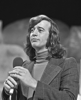 Robin Gibb (Bee Gees) - TopPop 1973 1 (cropped).png