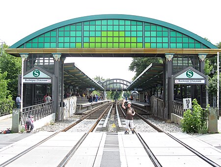 S Bahn Buckower Chaussee vom Bahnuebergang aus gesehen LWS0425