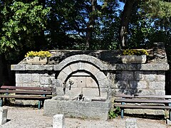 La fontaine principale du bourg.