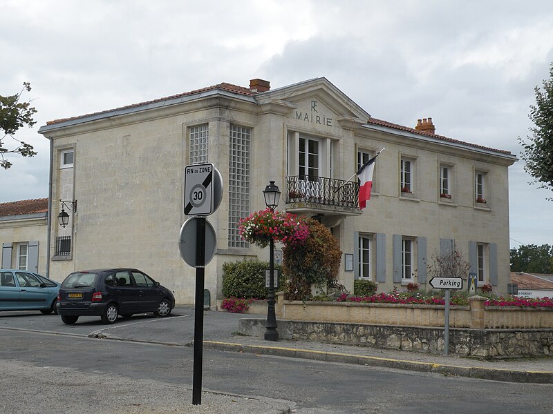 File:Saint-Vivien-de-Médoc mairie 2.JPG