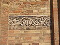 Bassorilievo di epoca romana murato in facciata