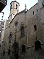 Arcs cecs ogivals a la façana neogòtica de l'església de Sant Jaume (Barcelona).