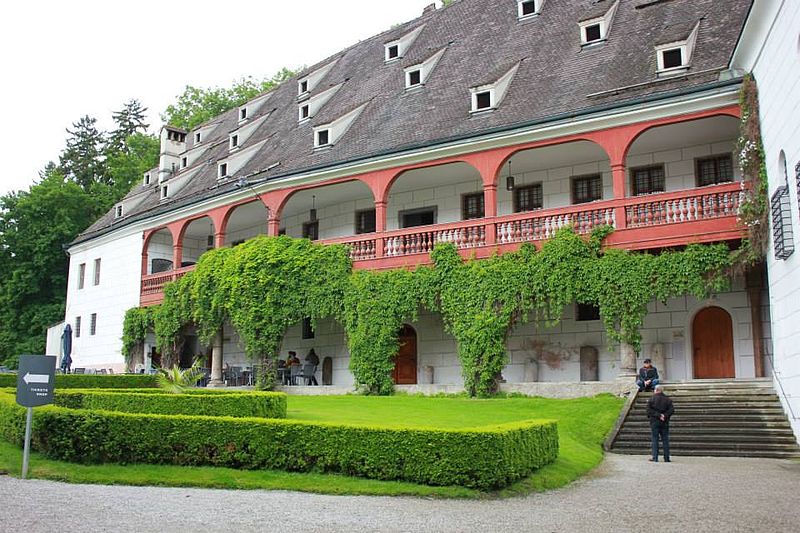 File:Schloß Ambras 1.jpg