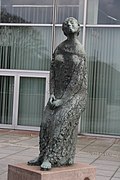 Bronzestatue „Lauschende“