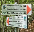 Guidepost at the branching of the path towards Alpe di Lenno