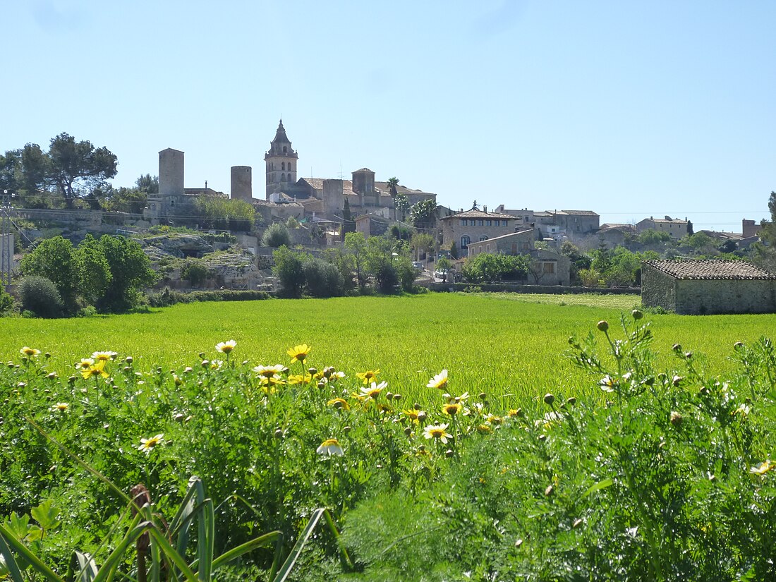 File:Sencelles, Mallorca.jpg