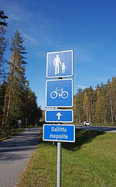 File:Signs in Jyväskylä.jpg