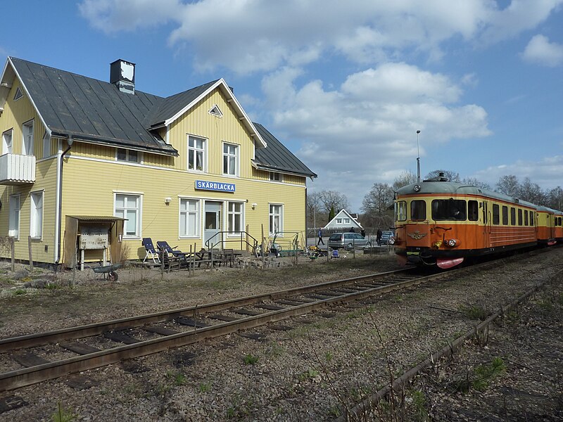 File:Skärblacka station 2011.jpg