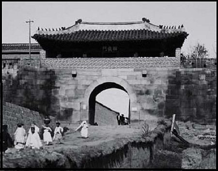 Fail:Souimun_Gate_historical_image,_Seoul,_Korea.jpg