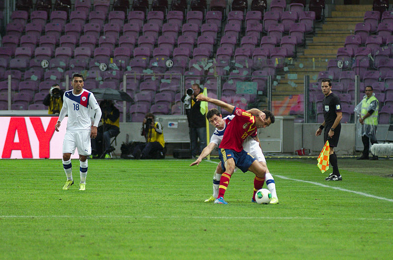 File:Spain - Chile - 10-09-2013 - Geneva - Gonzalo Jara, Eugenio Mena and Alvaro Arbeloa.jpg