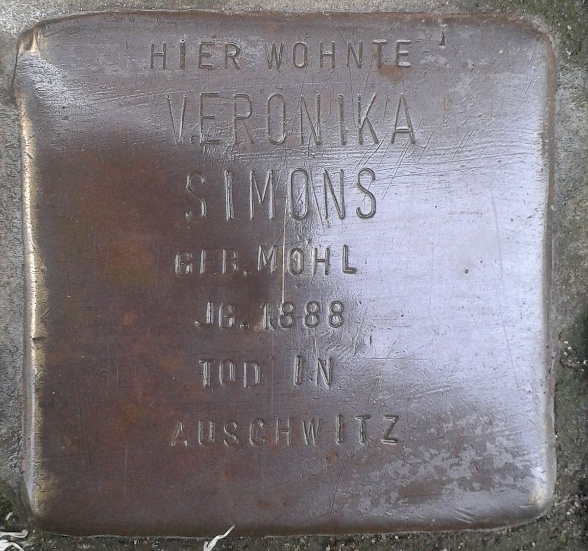 File:Stolperstein Köln Reischplatz 6 Veronika Simons.jpg - Wikimedia Commons