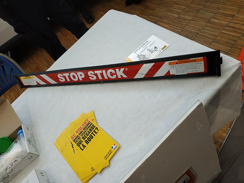 File:Stop stick - police nationale France.jpg