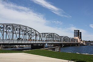 SturgeonBayBridge2011Repainting.jpg