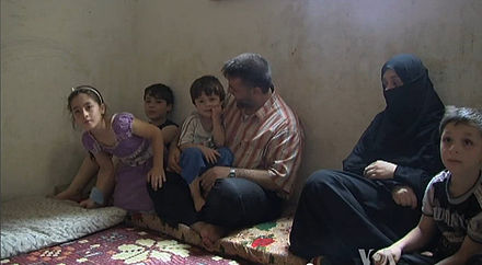 Syrian refugees in Lebanon living in cramped quarters (6 August 2012)