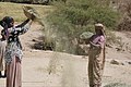 箕を使う北スーダンの女性／2011年撮影。