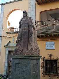 Estatua dedicada al guanarteme Tenesor Semidán (1986), obra de Juan Borges Linares, en Gáldar