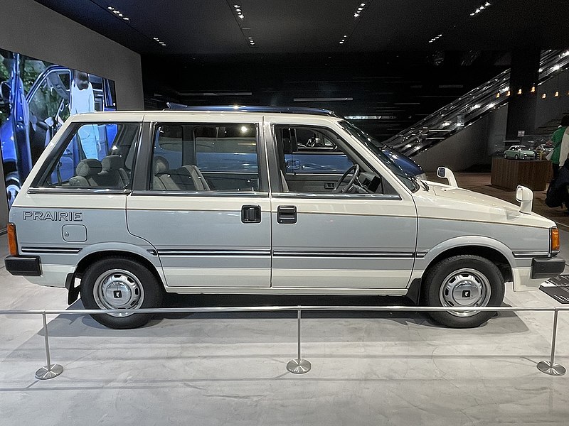 File:The rightside of Nissan PRAIRIE JW-G mid-year 1984.jpg