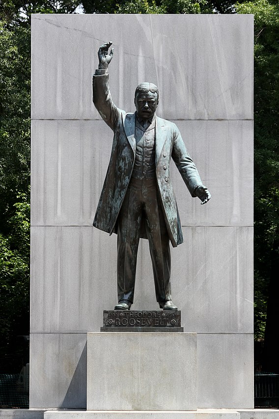 Theodore Roosevelt Statue by Paul Manship.jpg