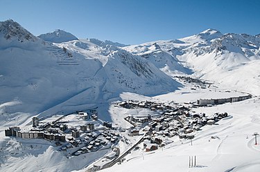 Tignes hosted the freestyle skiing events for the 1992 Winter Olympics held in neighboring Albertville. Tignes-winter.JPG