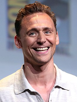 Speaking at the 2016 San Diego Comic Con International for Kong: Skull Island Tom Hiddleston (27992938324) (cropped).jpg