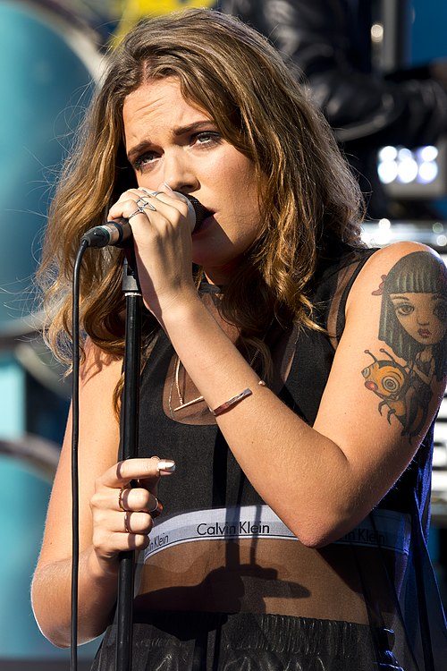 Tove Lo performing "Habits (Stay High)" during the Swedish Sommarkrysset television program in 2014.