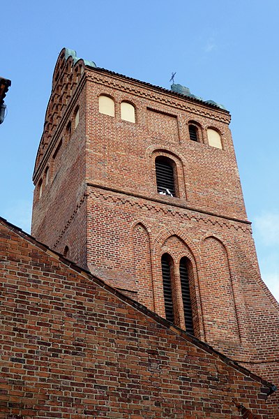 File:Tower at the Church of the Visitation in Warsaw.jpg