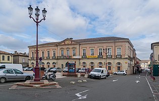 Town hall of L'Isle-Jourdain (1).jpg