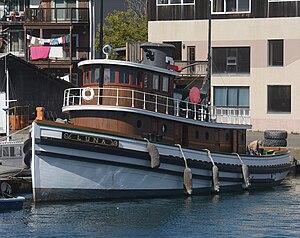 Tugboat Luna 1.jpg