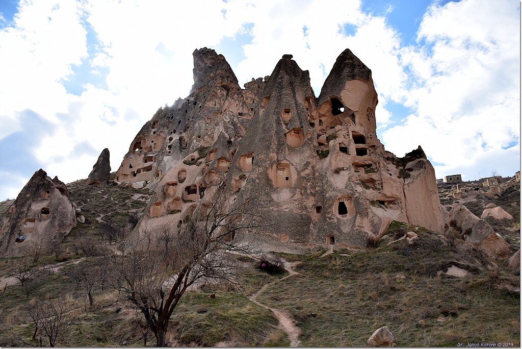 Uchisar Castle 320DSC 0140 (47829630192)