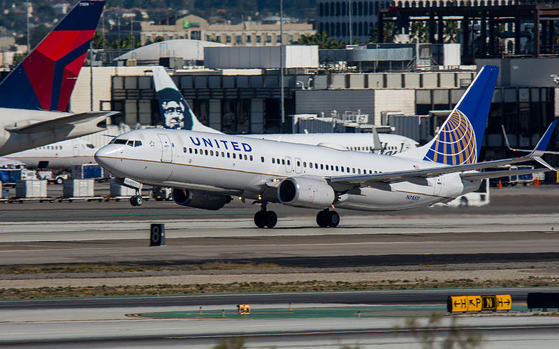 File:United Airlines Boeing 737 at LAX (22314621463).jpg