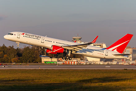 Рейс flight. Boeing 757. Самолет Роял Флайт. Боинг 757-200. Самолёт Боинг 757-200 Royal Flight.