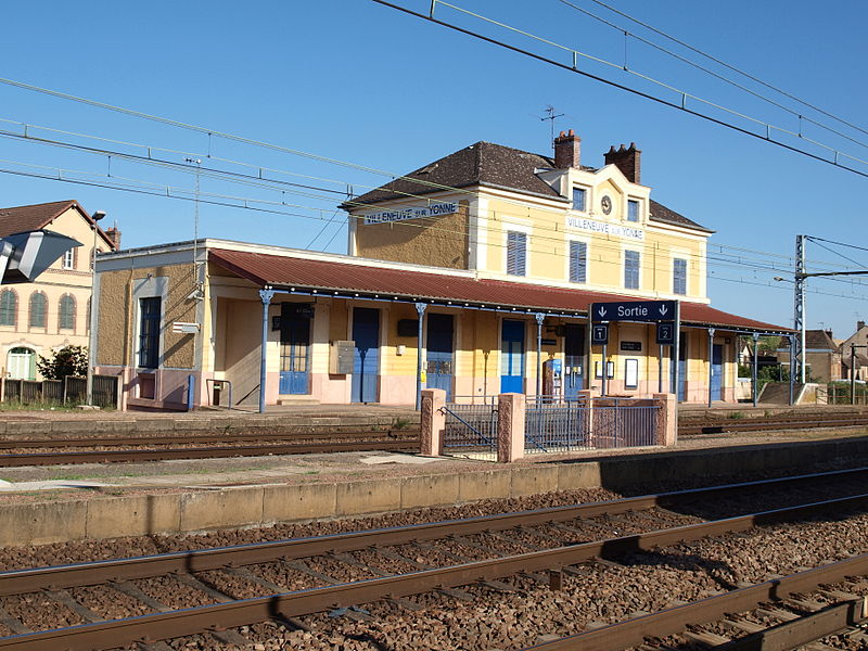 File:Villeneuve-sur-Yonne-FR-89-gare ferrovaire-03.jpg